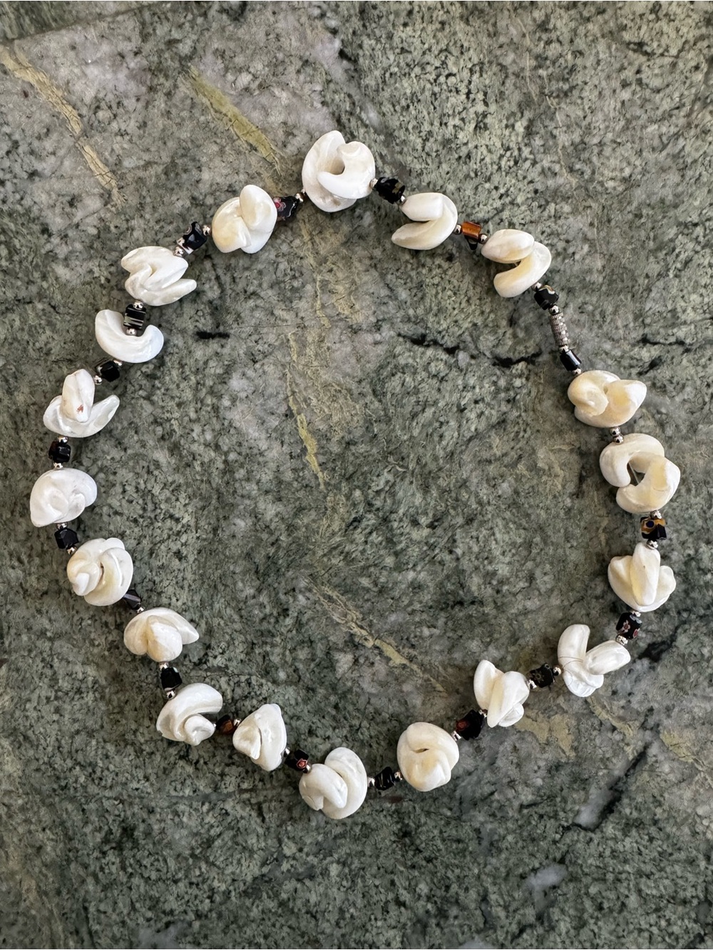 Beautiful Vintage White Shell Flower Beaded Necklace - Women Jewelry